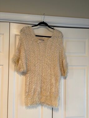 Lauren Michelle Cream Fuzzy Cable-Knit Short Sleeve Sweater